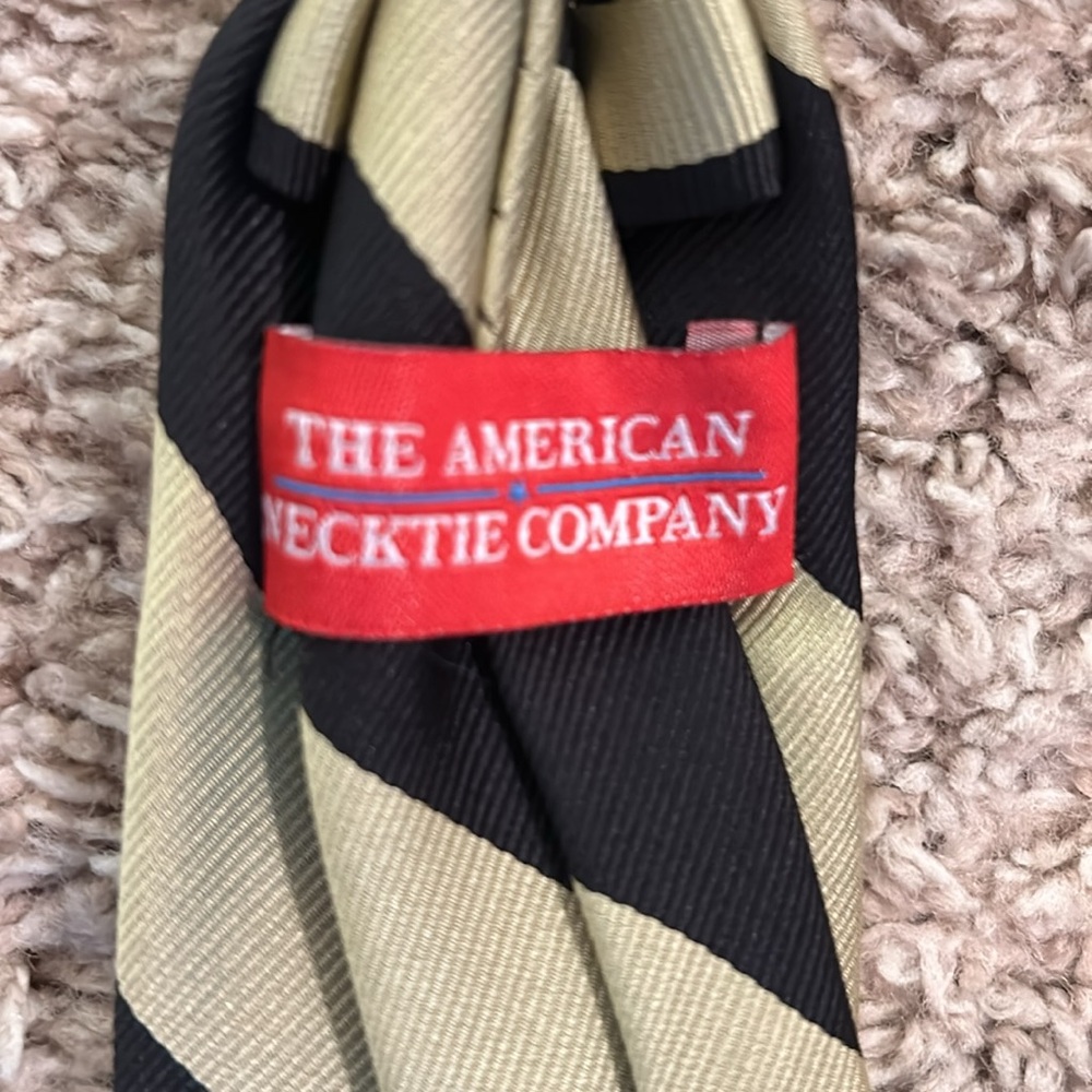 Boys gold and black necktie - Picture 2 of 5
